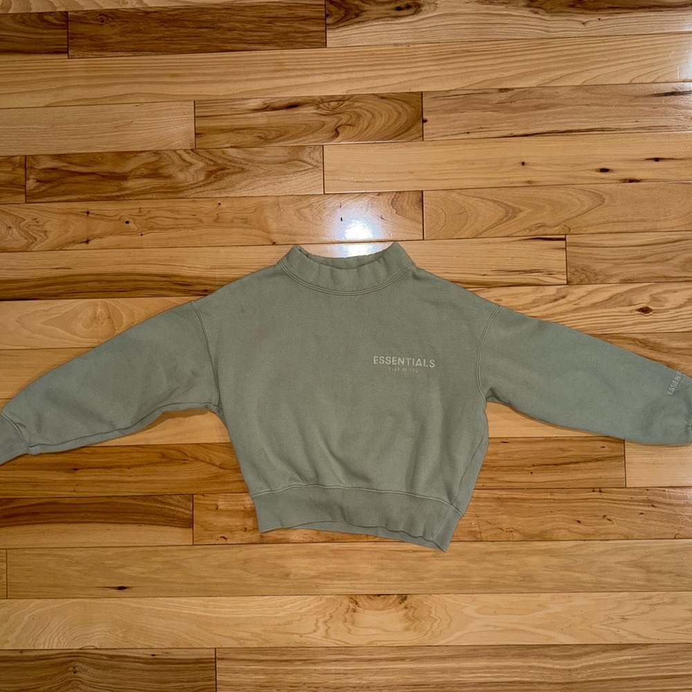 ESSENTIALS Cropped Sweatshirt in Sage